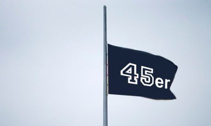 Die TCD 45er Fahne hngt auf Halbmast